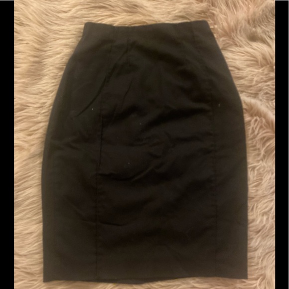 Like new perfect black pencil skirt from H&M - Picture 1 of 3